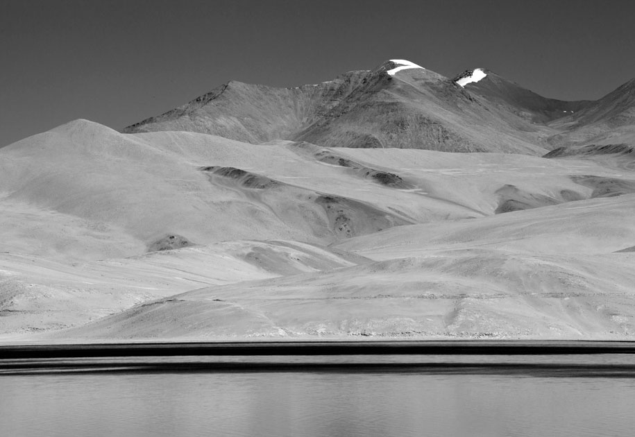 09_lake,landscape.ladakh.tsomoriri.blackandwhite.india.jpg